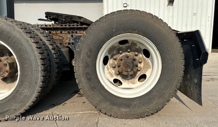 image for item OG9597 2004 Freightliner  CL120 semi truck