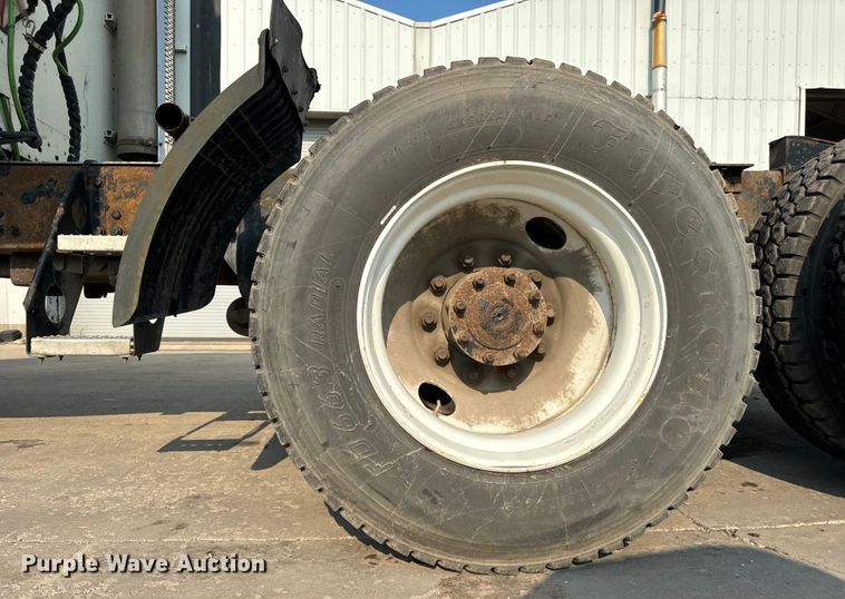 image for item OG9597 2004 Freightliner  CL120 semi truck