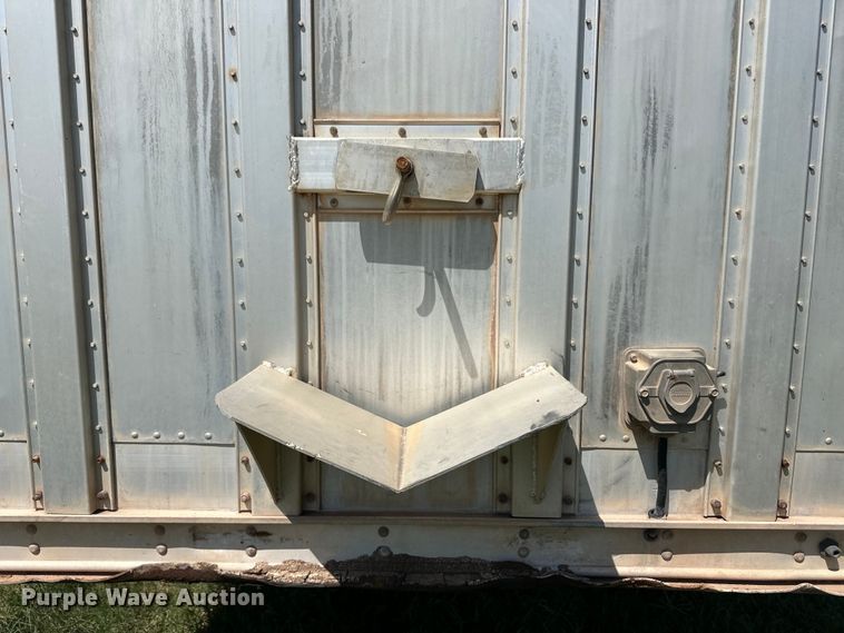 image for item OM9501 1997 Barrett livestock trailer