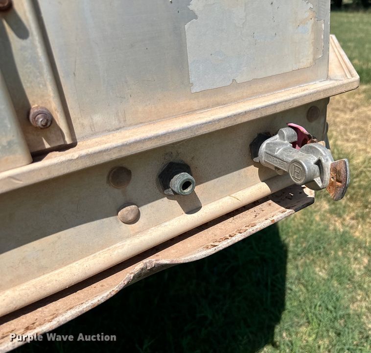 image for item OM9501 1997 Barrett livestock trailer