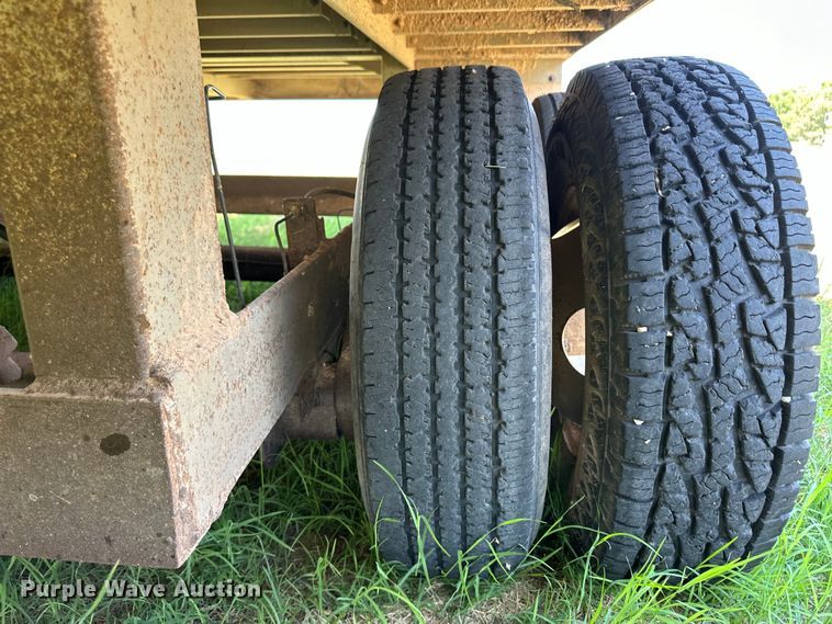 image for item OM9501 1997 Barrett livestock trailer