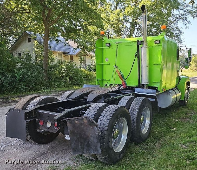 image for item ZA0476 1992 Freightliner semi truck