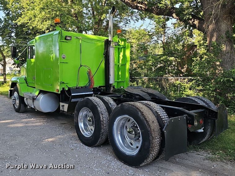 image for item ZA0476 1992 Freightliner semi truck