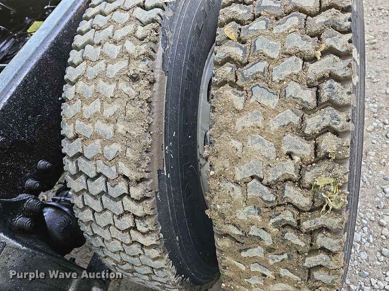 image for item ZA0476 1992 Freightliner semi truck