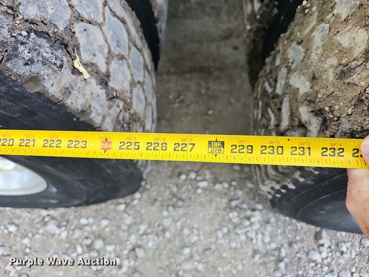 image for item ZA0476 1992 Freightliner semi truck