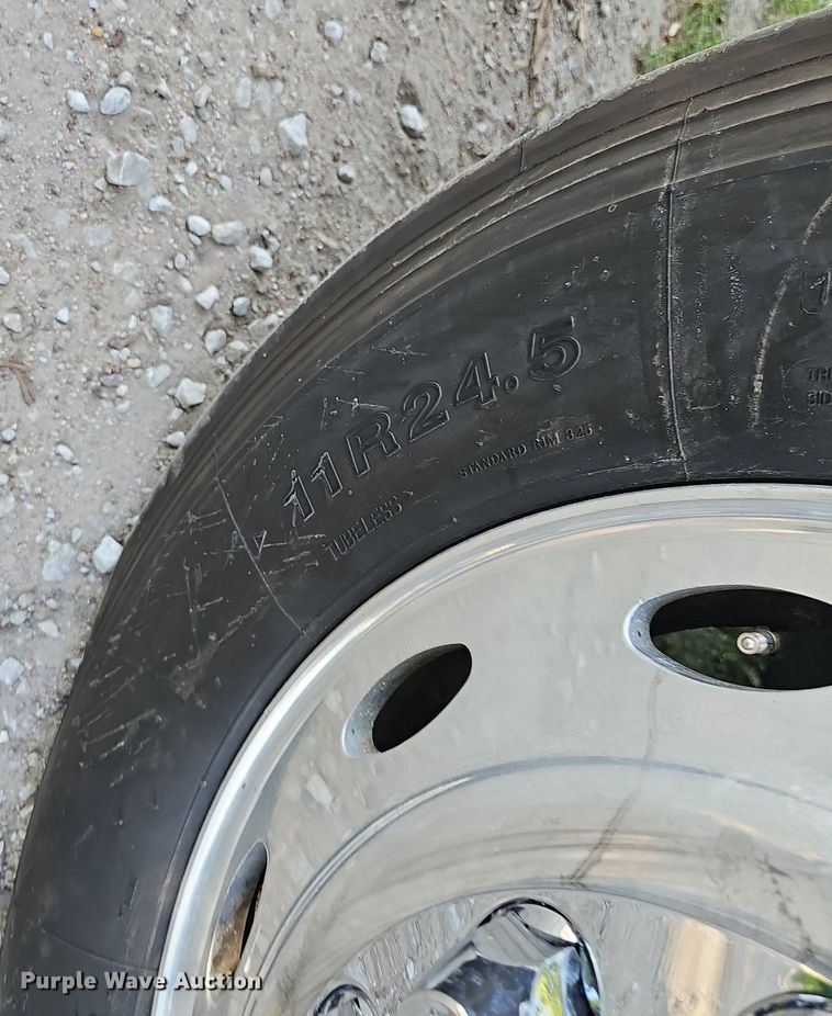 image for item ZA0476 1992 Freightliner semi truck