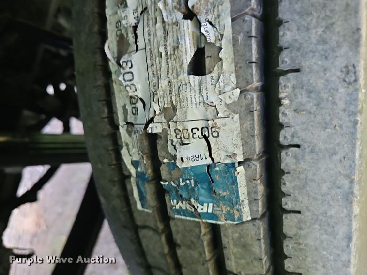 image for item ZA0476 1992 Freightliner semi truck