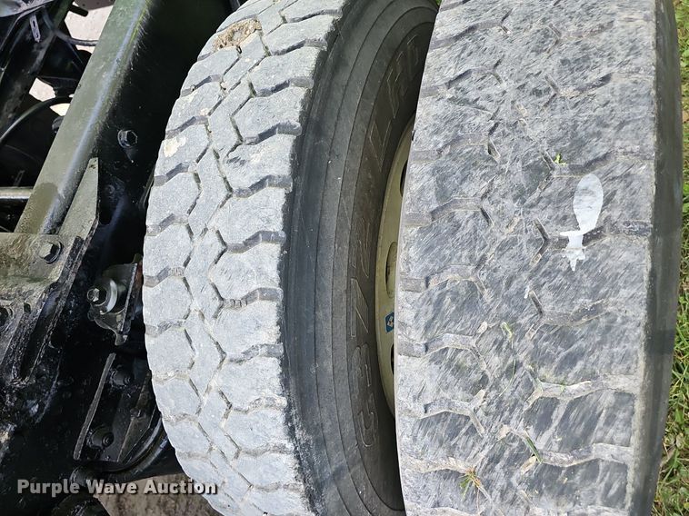 image for item ZA0476 1992 Freightliner semi truck