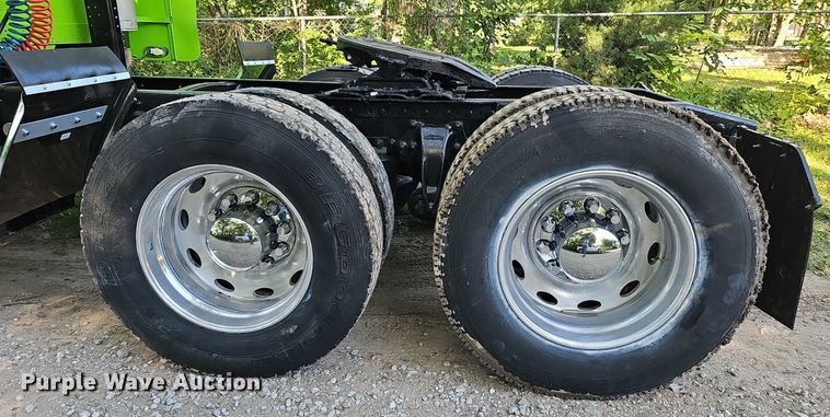 image for item ZA0476 1992 Freightliner semi truck