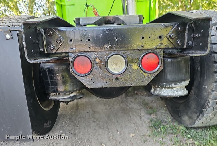 image for item ZA0476 1992 Freightliner semi truck