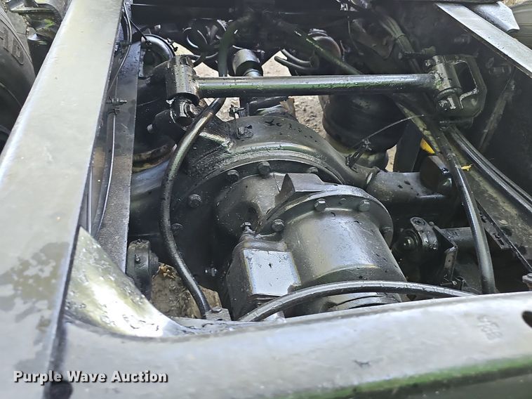 image for item ZA0476 1992 Freightliner semi truck