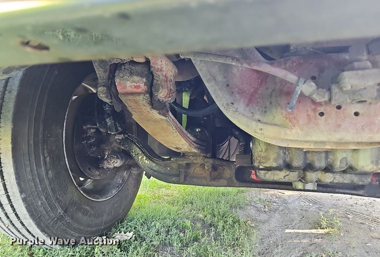 image for item ZA0476 1992 Freightliner semi truck