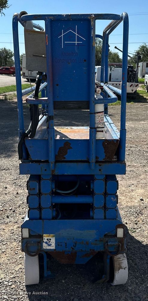 image for item DG4478 2000 UpRight MX19 scissor lift