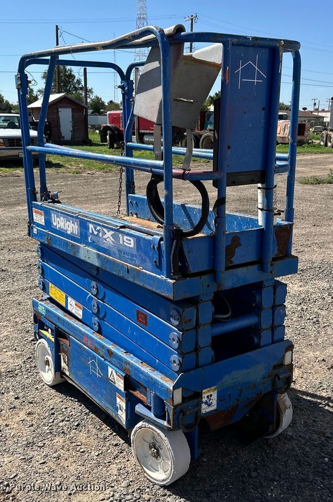 image for item DG4478 2000 UpRight MX19 scissor lift