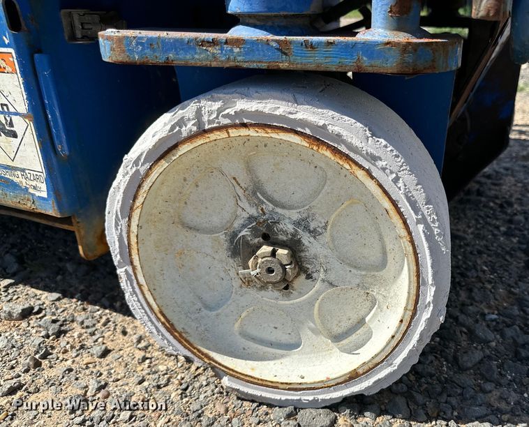 image for item DG4478 2000 UpRight MX19 scissor lift