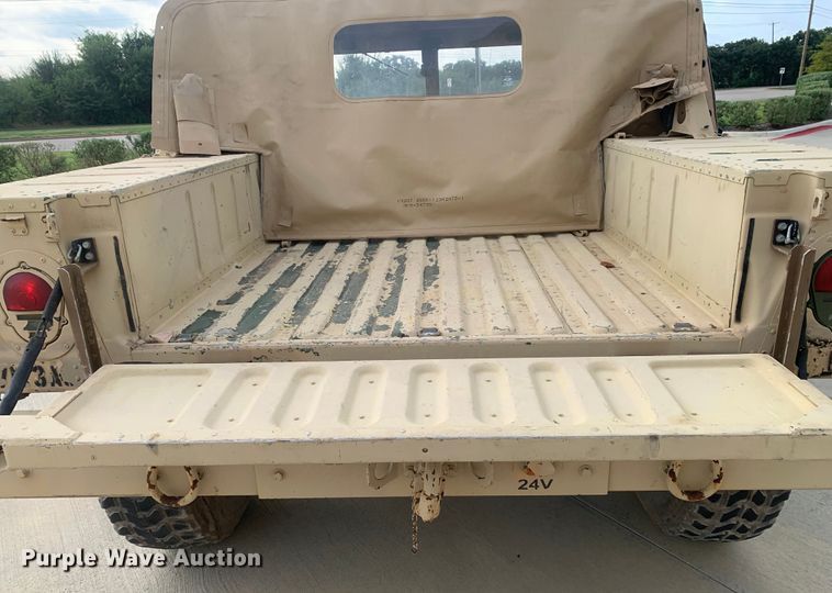 image for item DM7957 2006 AM General M1097R1 HMMWV SUV