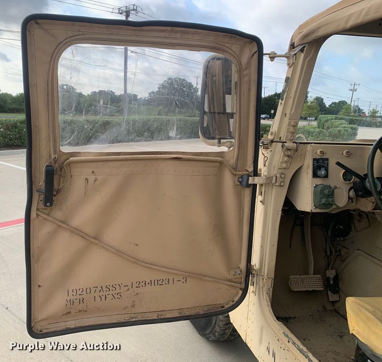 image for item DM7957 2006 AM General M1097R1 HMMWV SUV