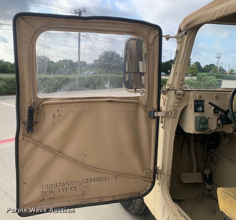 image for item DM7957 2006 AM General M1097R1 HMMWV SUV