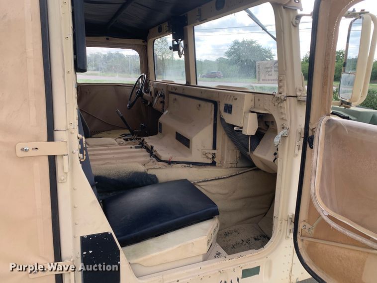 image for item DM7957 2006 AM General M1097R1 HMMWV SUV