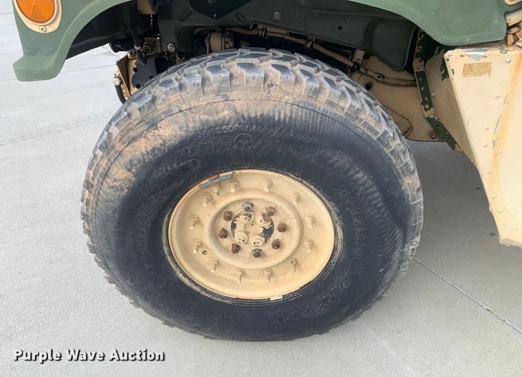 image for item DM7957 2006 AM General M1097R1 HMMWV SUV