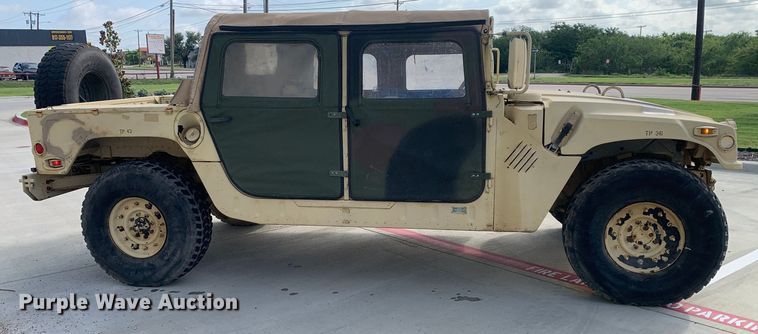 image for item DM7960 2006 AM General M1097R1 HMMWV SUV