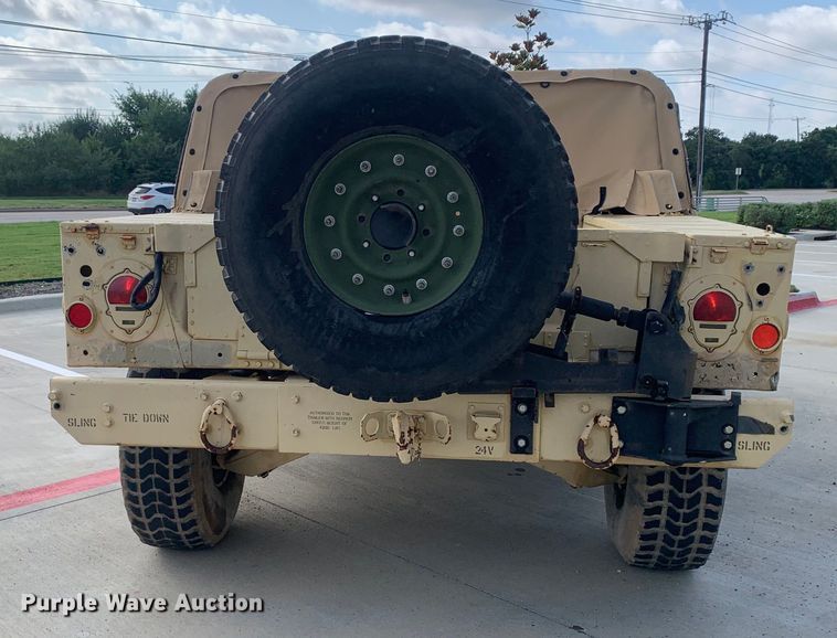 image for item DM7960 2006 AM General M1097R1 HMMWV SUV