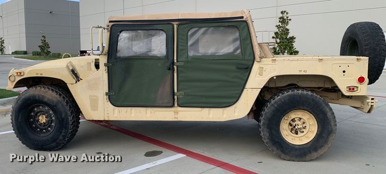 image for item DM7960 2006 AM General M1097R1 HMMWV SUV