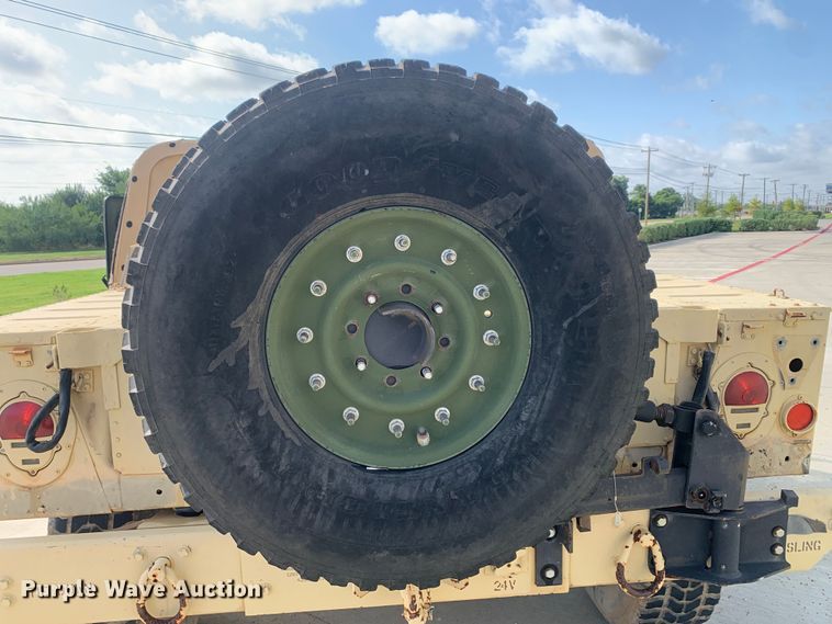 image for item DM7960 2006 AM General M1097R1 HMMWV SUV