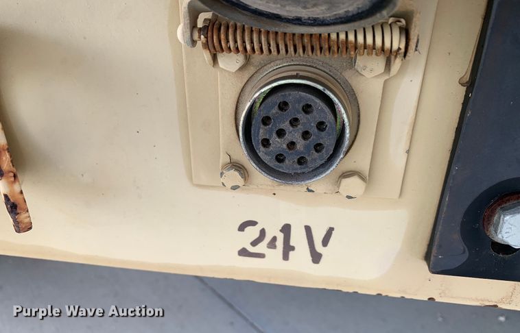 image for item DM7960 2006 AM General M1097R1 HMMWV SUV