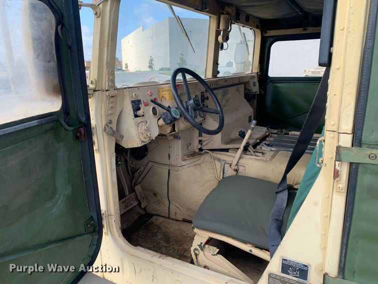 image for item DM7960 2006 AM General M1097R1 HMMWV SUV