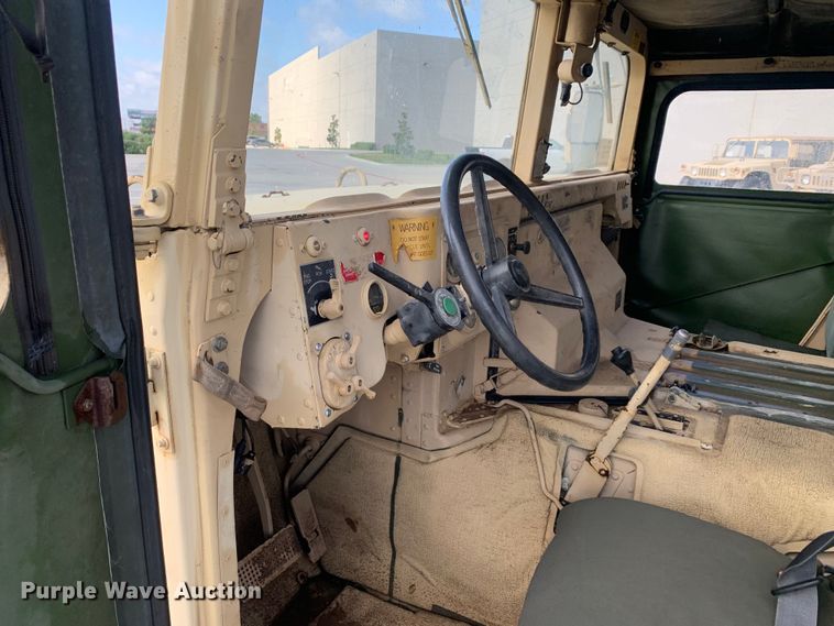 image for item DM7960 2006 AM General M1097R1 HMMWV SUV