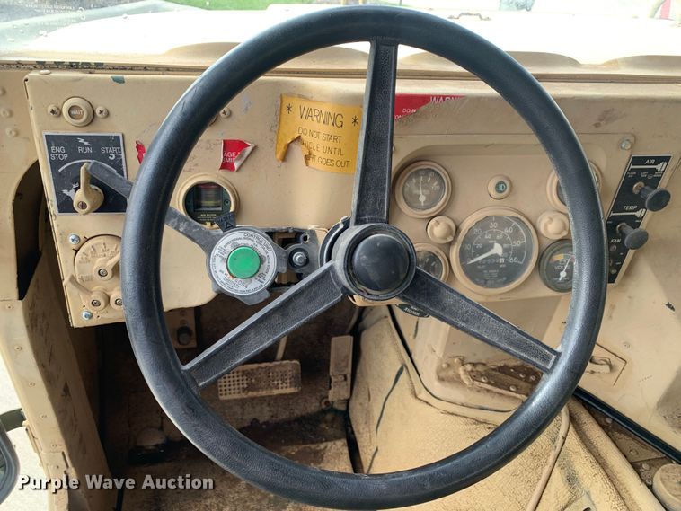 image for item DM7960 2006 AM General M1097R1 HMMWV SUV