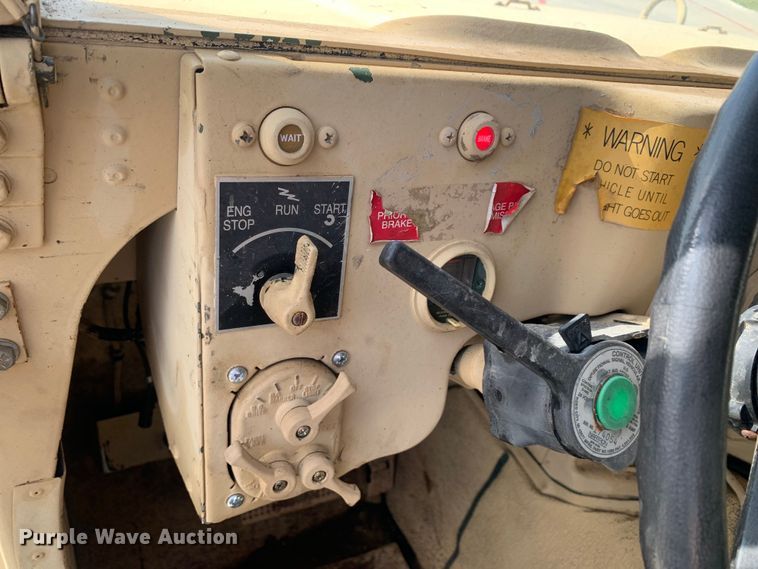 image for item DM7960 2006 AM General M1097R1 HMMWV SUV