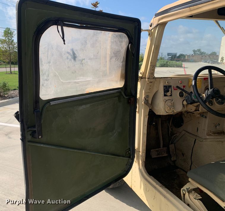 image for item DM7960 2006 AM General M1097R1 HMMWV SUV