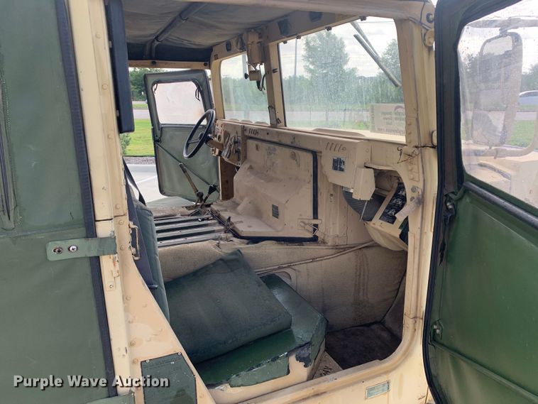 image for item DM7960 2006 AM General M1097R1 HMMWV SUV