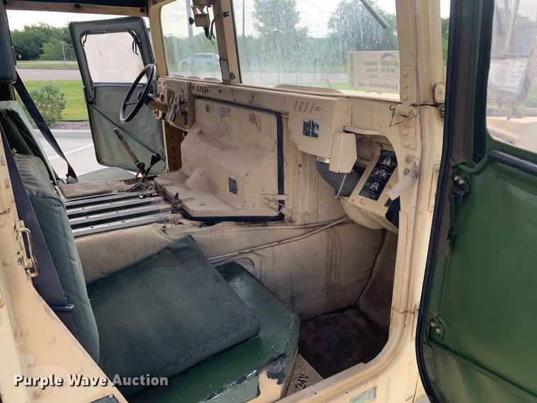 image for item DM7960 2006 AM General M1097R1 HMMWV SUV