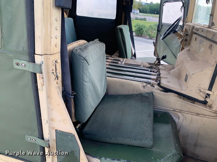 image for item DM7960 2006 AM General M1097R1 HMMWV SUV