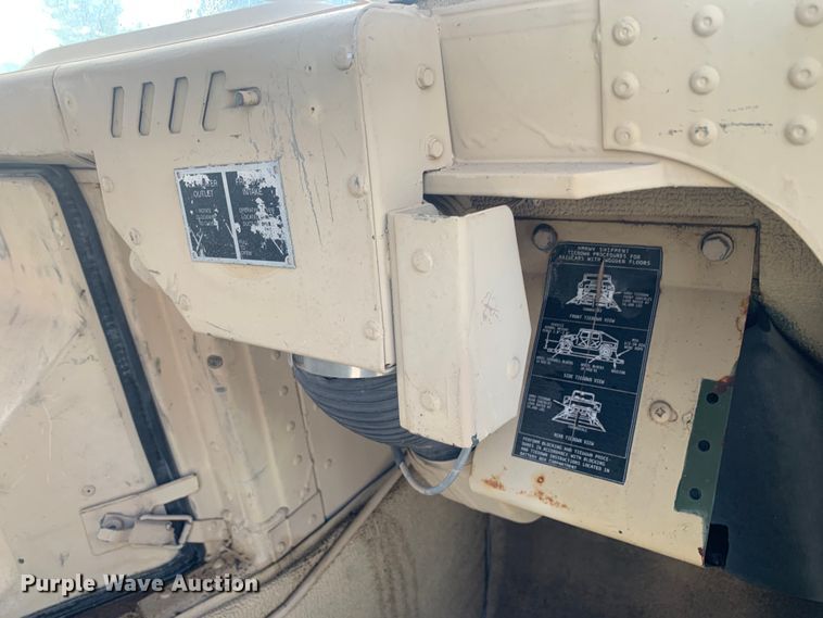 image for item DM7960 2006 AM General M1097R1 HMMWV SUV