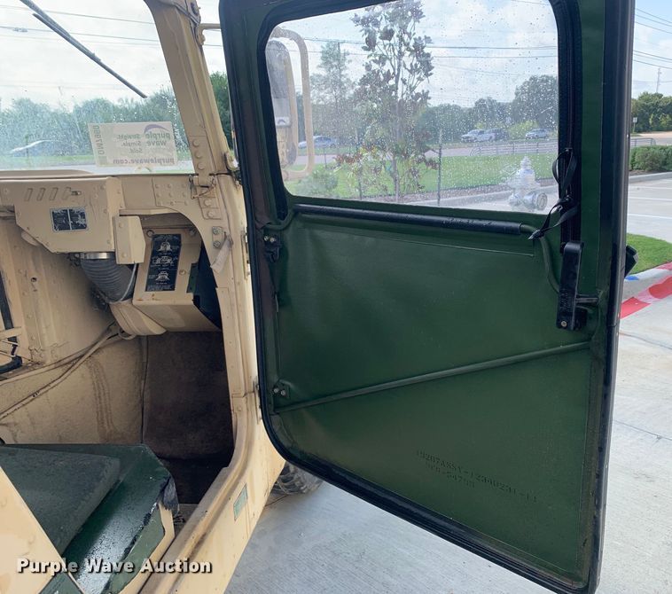 image for item DM7960 2006 AM General M1097R1 HMMWV SUV