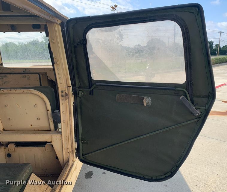 image for item DM7960 2006 AM General M1097R1 HMMWV SUV