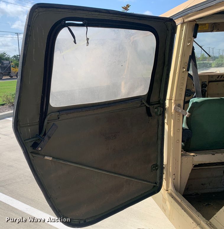 image for item DM7960 2006 AM General M1097R1 HMMWV SUV