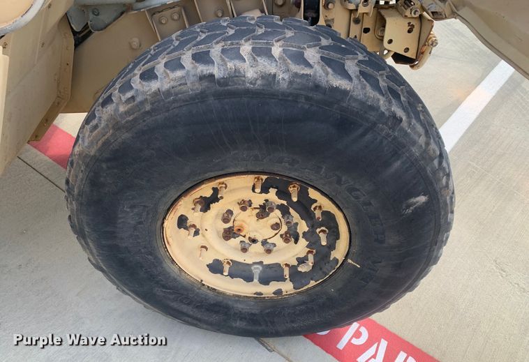 image for item DM7960 2006 AM General M1097R1 HMMWV SUV