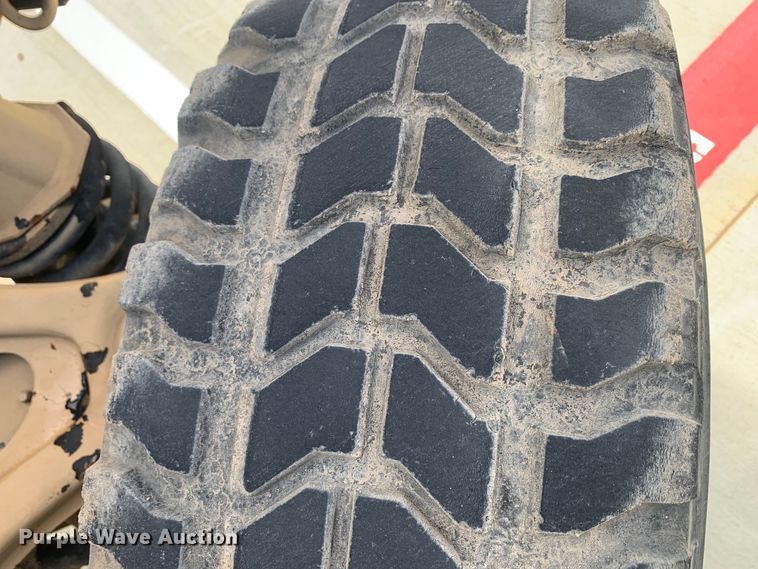 image for item DM7960 2006 AM General M1097R1 HMMWV SUV