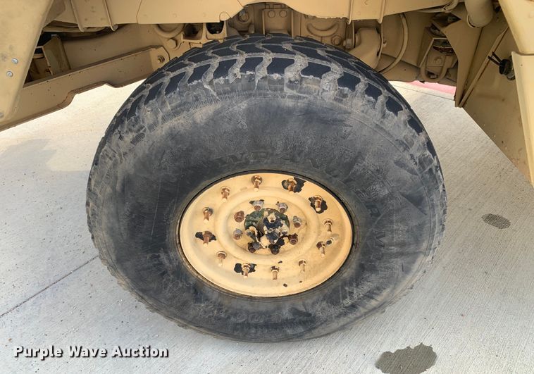 image for item DM7960 2006 AM General M1097R1 HMMWV SUV