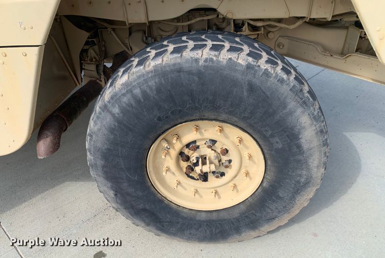 image for item DM7960 2006 AM General M1097R1 HMMWV SUV