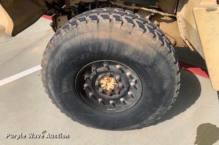 image for item DM7960 2006 AM General M1097R1 HMMWV SUV