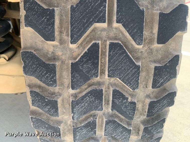 image for item DM7960 2006 AM General M1097R1 HMMWV SUV