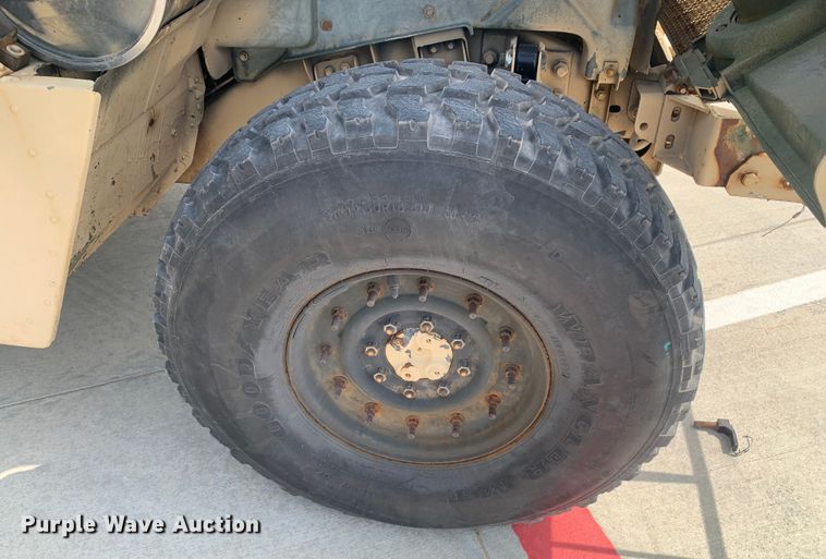 image for item DM7961 2007 AM General M1097R1 HMMWV SUV