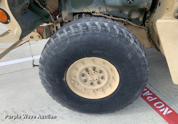 image for item DM7961 2007 AM General M1097R1 HMMWV SUV