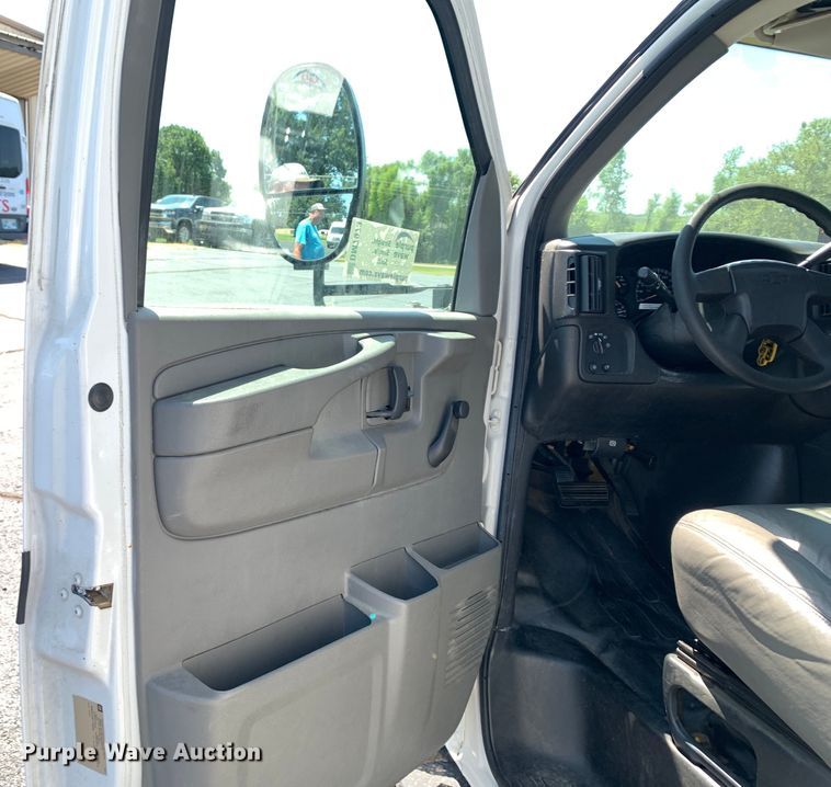 image for item DM7973 2007 Chevrolet Blue Bird E3500 school bus